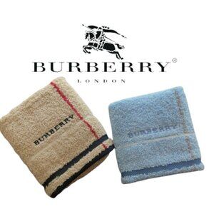 Burberry London set of 2 novacheck hand face towels NWOT